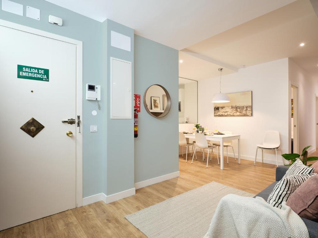 A seating area at My City Home - Student Rooms in Moncloa