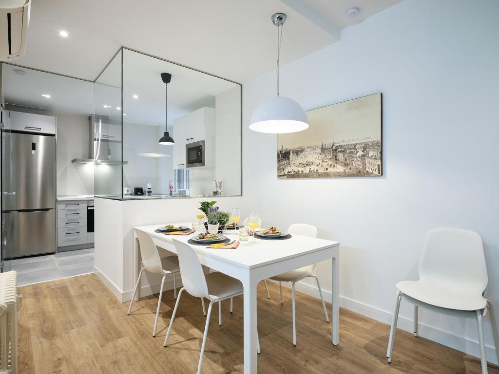 A kitchen or kitchenette at My City Home - Student Rooms in Moncloa