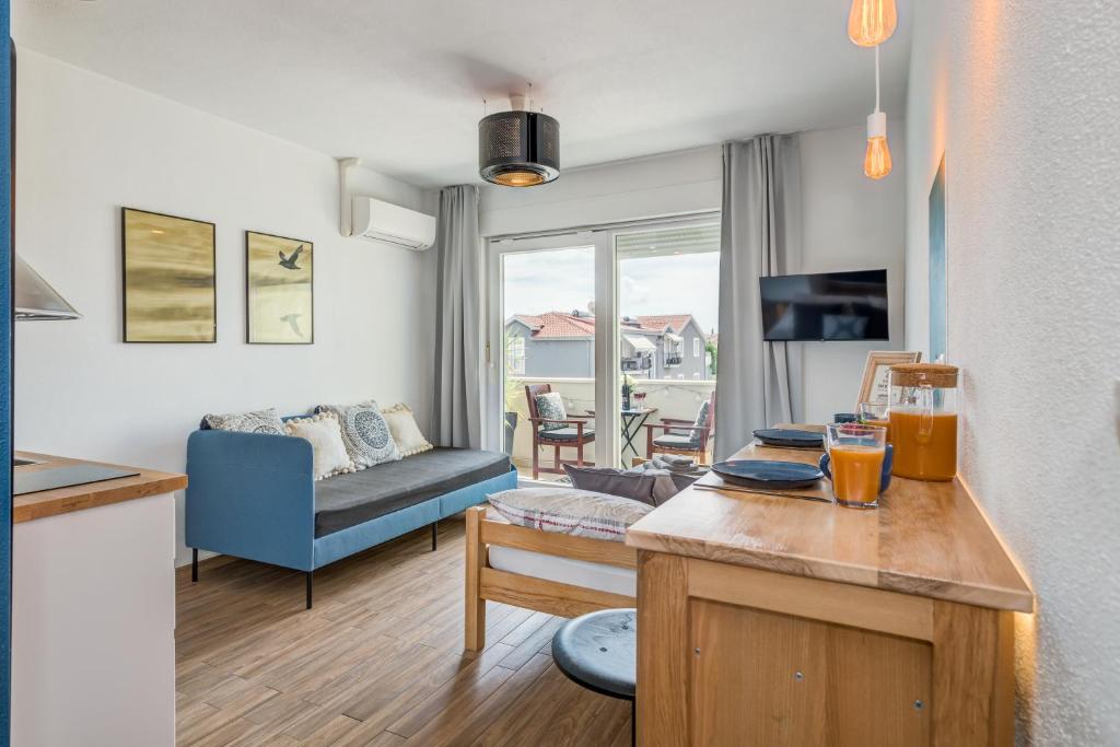 Televízia a/alebo spoločenská miestnosť v ubytovaní Trogir Downtown Apartments