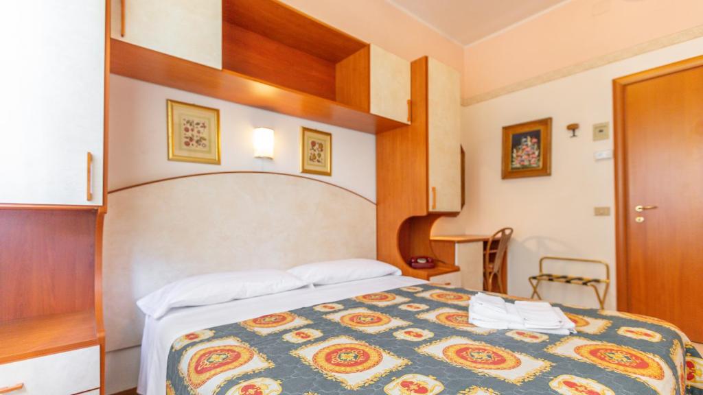 Postel nebo postele na pokoji v ubytování Hotel Parco Fellini