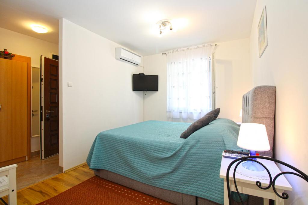TV a/nebo společenská místnost v ubytování Apartment Marija 1387