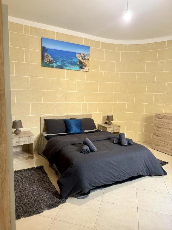 Postel nebo postele na pokoji v ubytování St Anglu Xaghra Family Stay - Lift and AC included