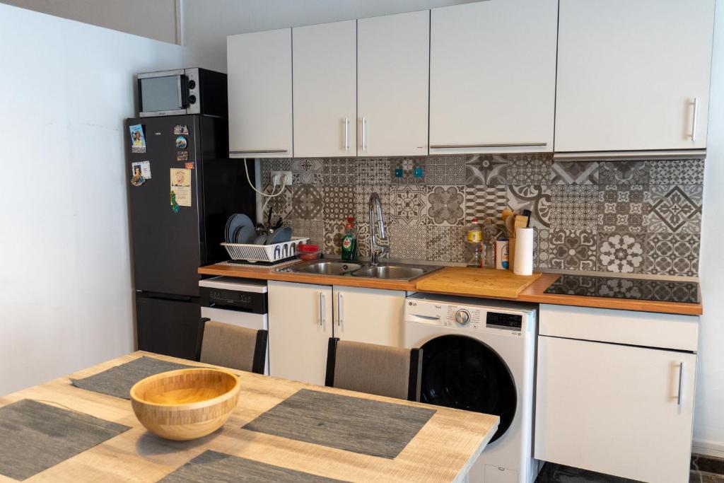 Kuchyň nebo kuchyňský kout v ubytování Full 50sqm Loft in Badalona