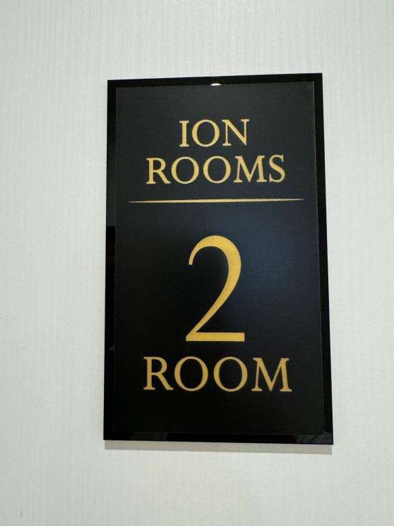 Majutusasutuses Ion Rooms olev sertifikaat, autasu, silt või muu dokument