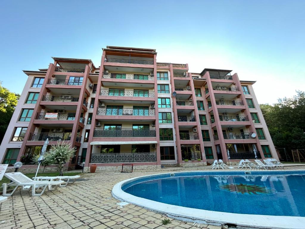 Bazén v ubytování Sunrise Apart Golden Sands nebo v jeho okolí