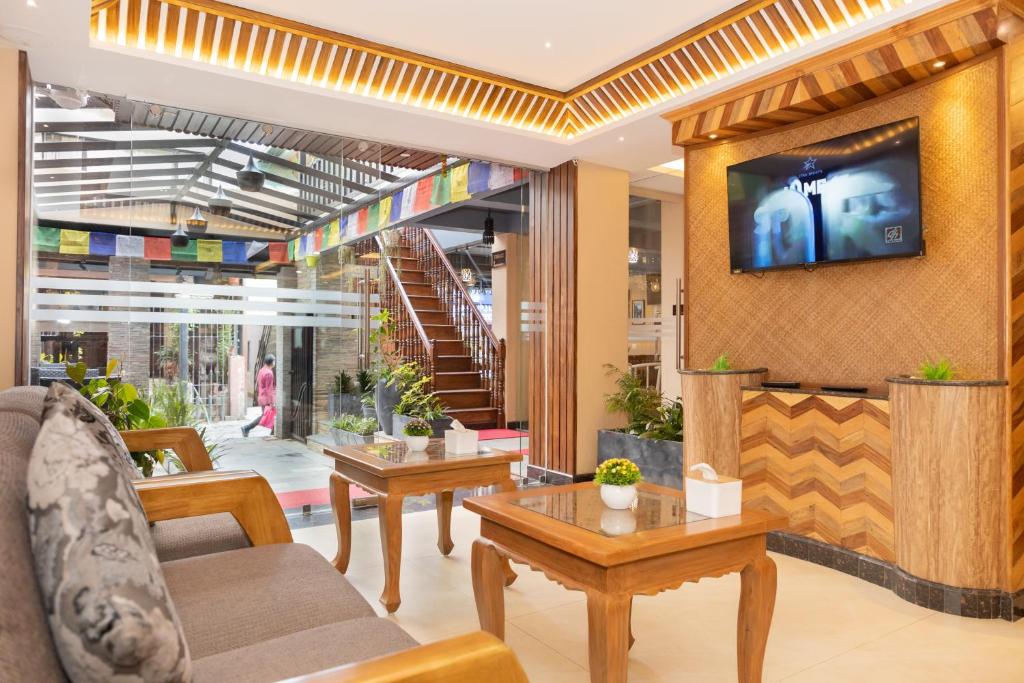 TV a/nebo společenská místnost v ubytování Kailash Boutique Hotel
