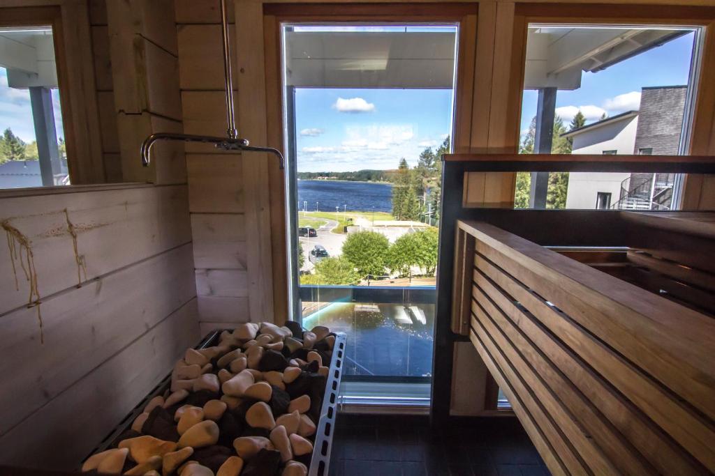 Balkón nebo terasa v ubytování Aateli Lakeside Chalets - former Vuokatti Suites