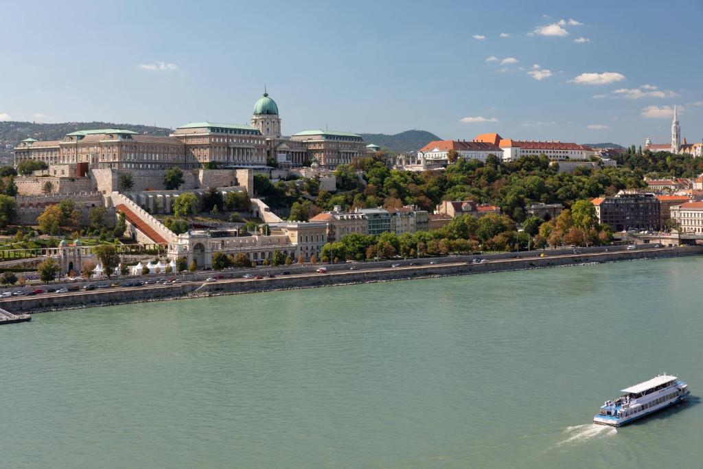 Budapest Marriott Hotel - Deluxe View Room, Guest Room, 1 King