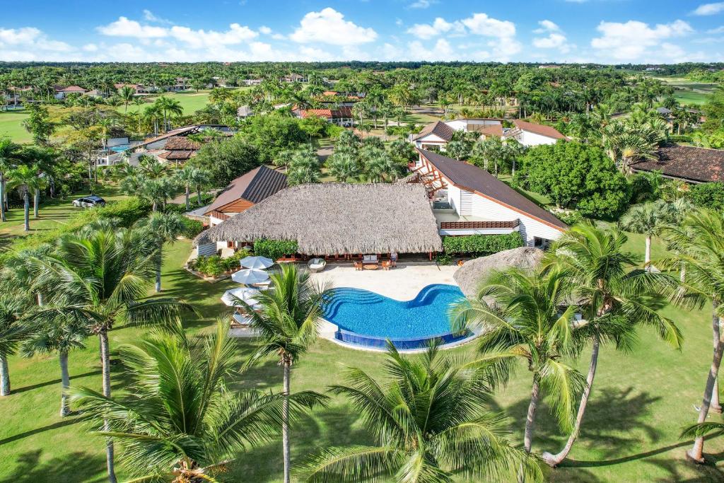 Πισίνα στο ή κοντά στο Unique Villa with Ocean and River Views - Staff & Golf Carts