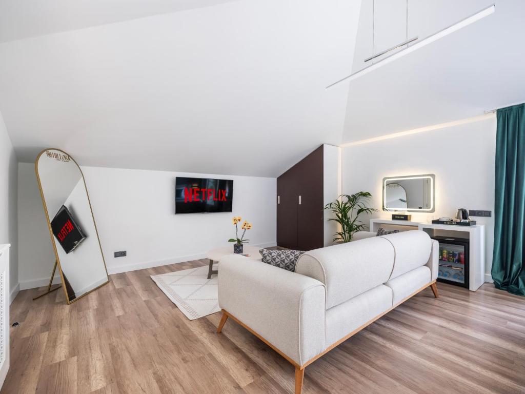 TV a/nebo společenská místnost v ubytování Hillora Hotel Buyukada