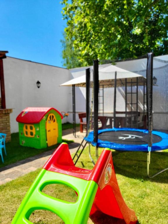 Herní místnost nebo prostor pro děti v ubytování Villa Mystique