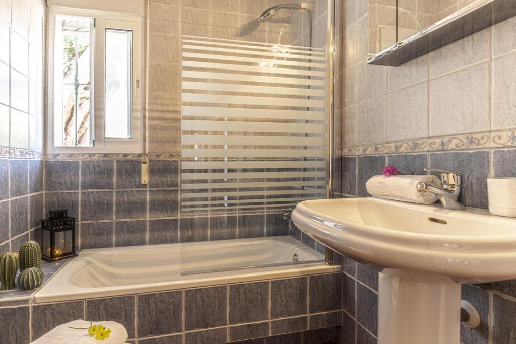 Zdjęcie z galerii obiektu Casa Sueño con piscina privada w mieście Mijas