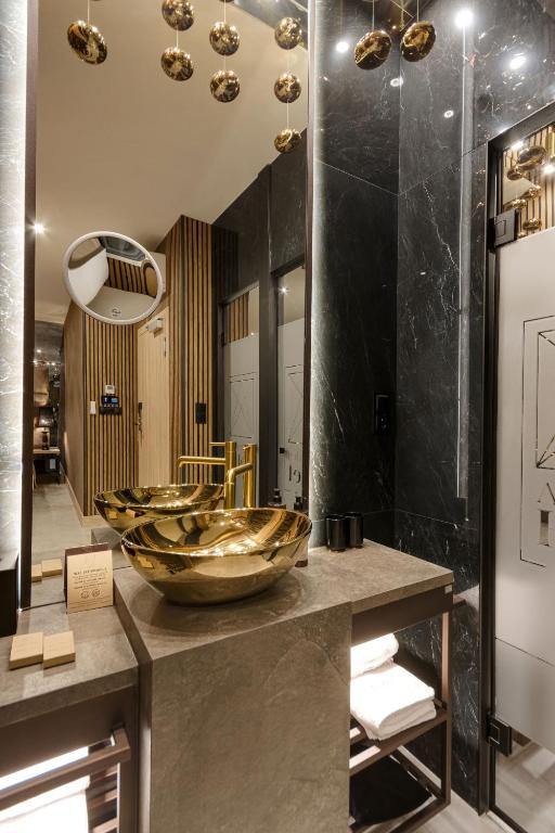 Koupelna v ubytování Art Suites Luxury Hotel