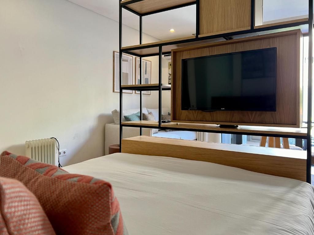 Light-Filled Apartment with Garden • Downtown - Apartment With Garden View