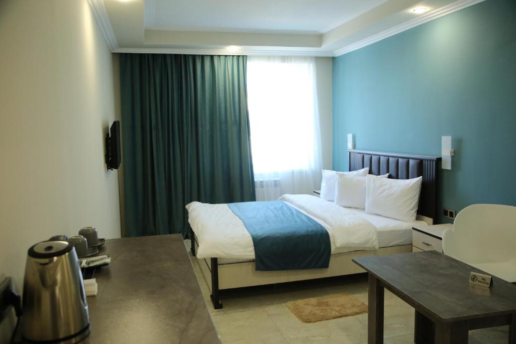Postel nebo postele na pokoji v ubytování Vell Grey Hotel