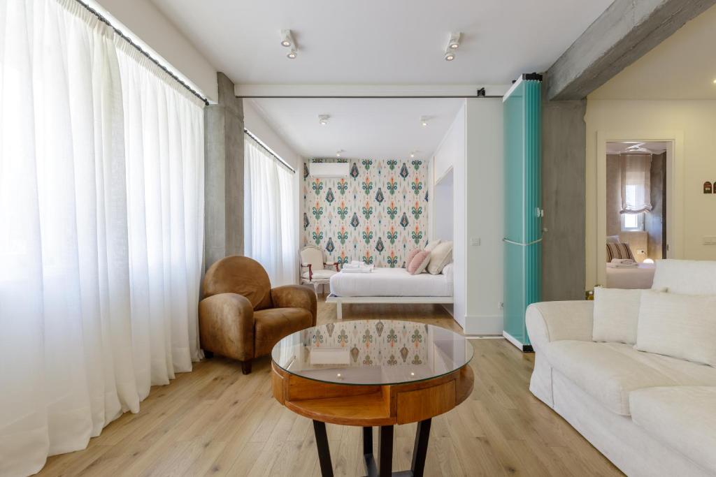Posedenie v ubytovaní Six Apartments by Caleta Homes