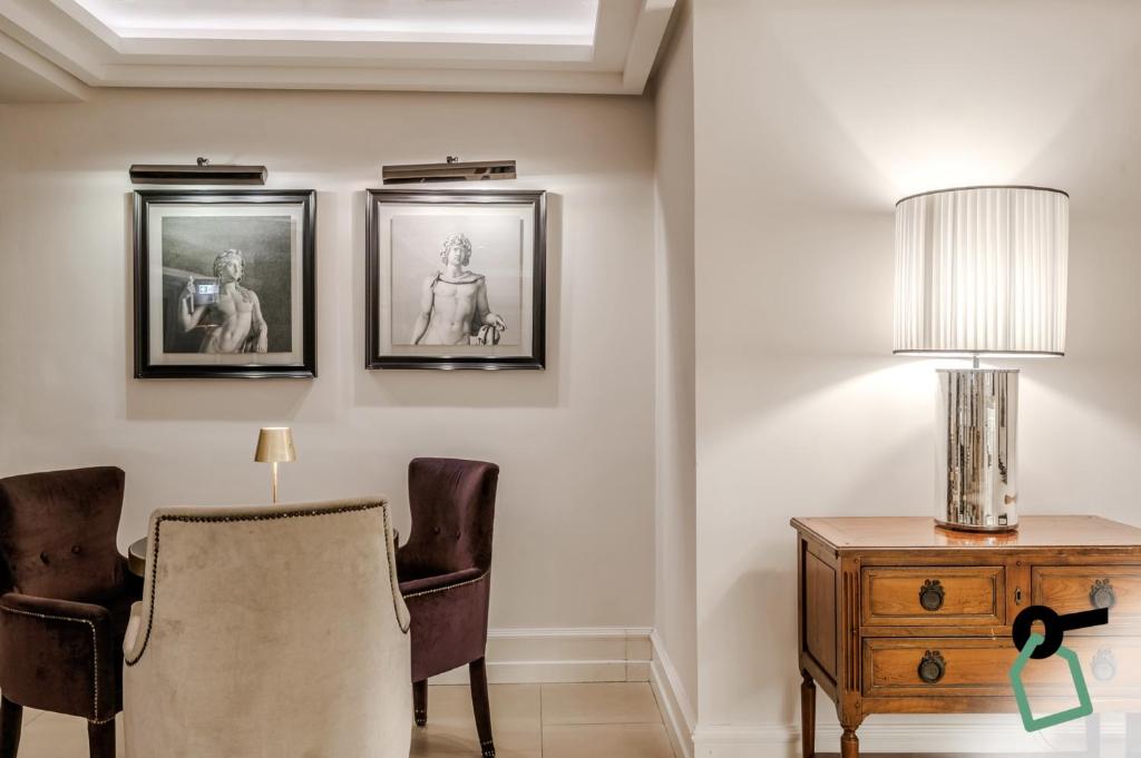 Posezení v ubytování HOTIDAY Room Collection - Napoli Diaz