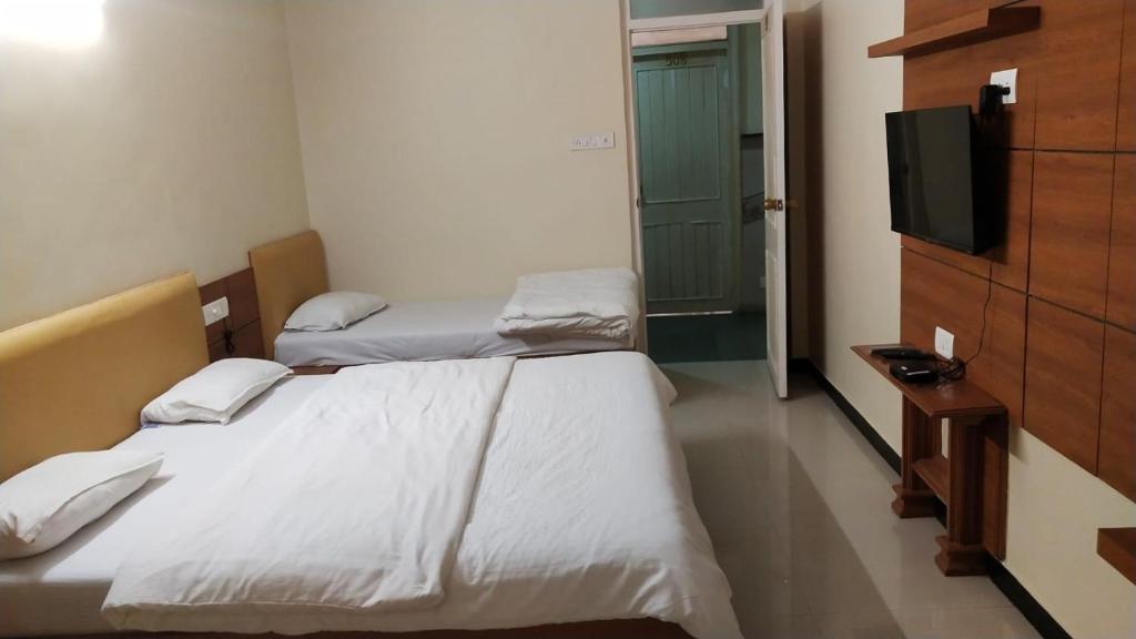 Postel nebo postele na pokoji v ubytování Hotel Vaishali