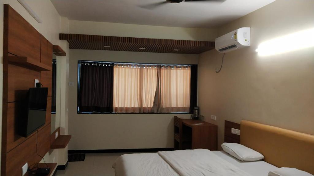 Postel nebo postele na pokoji v ubytování Hotel Vaishali