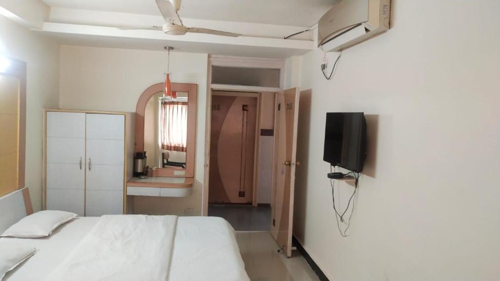 Postel nebo postele na pokoji v ubytování Hotel Vaishali