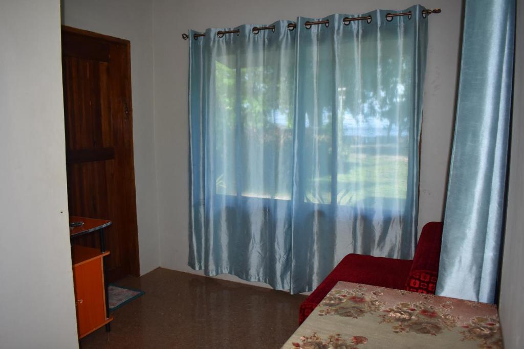 Postelja oz. postelje v sobi nastanitve Seaside traveler's Inn by Camiguin Island Home