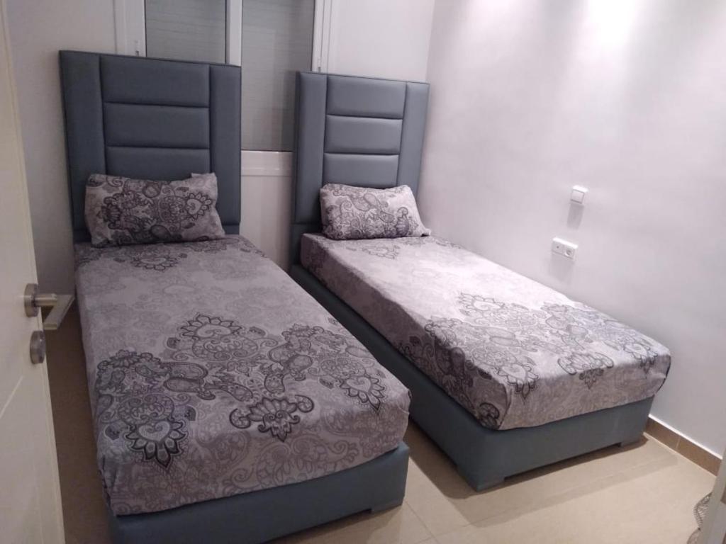 two beds sitting next to each other in a room at Kariat Cabo resort in M'diq