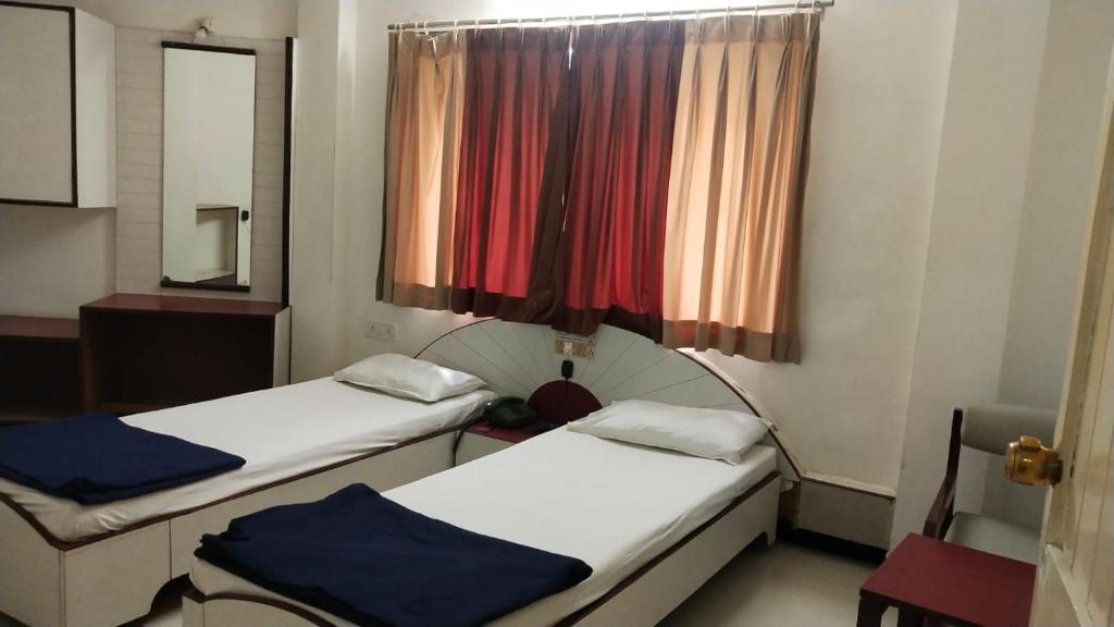 Postel nebo postele na pokoji v ubytování Hotel Vaishali