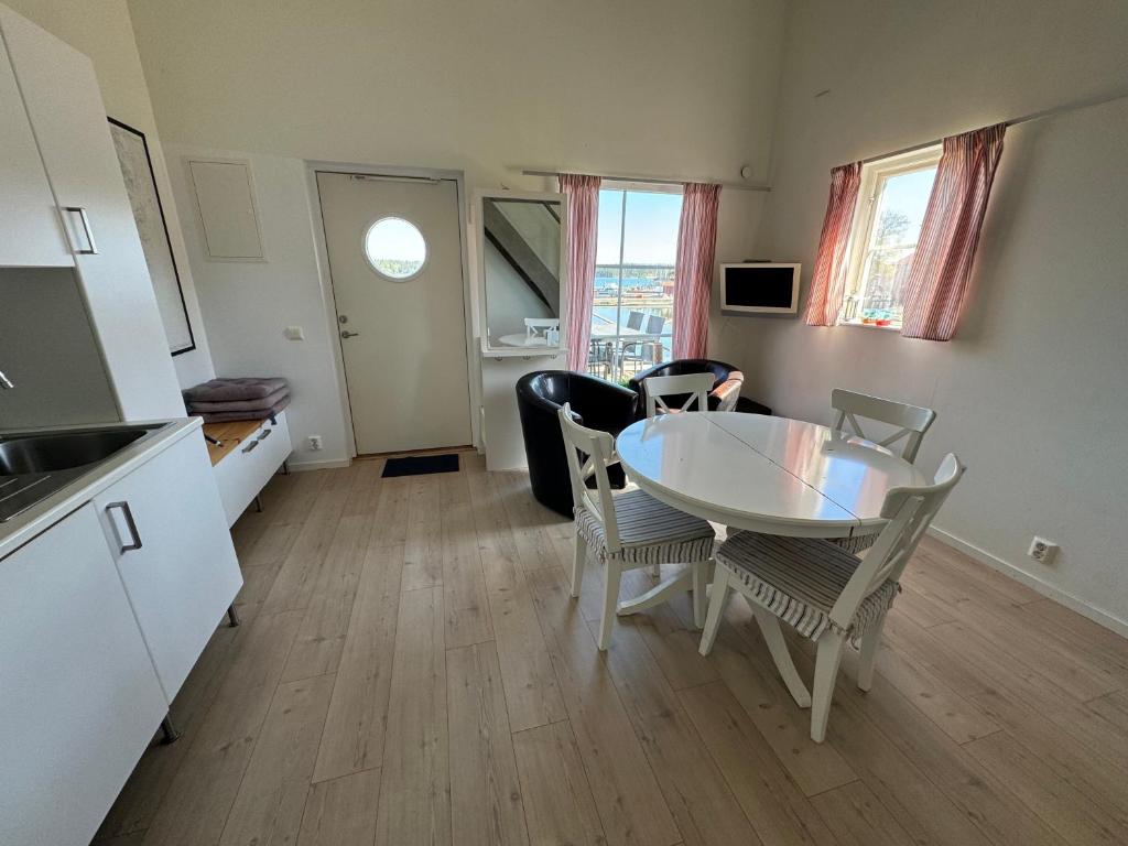 TV a/nebo společenská místnost v ubytování Gryts Sea Lodge