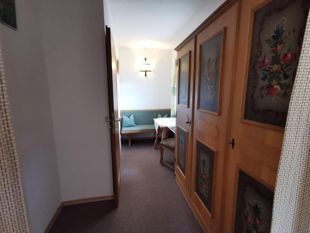 Pfeiffer Alm am Sonnenhang mit Blick auf die Zugspitze - 19