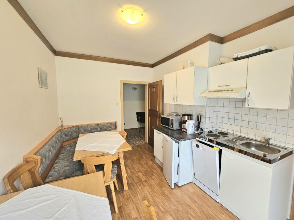 Kuchnia lub aneks kuchenny w obiekcie Apartments Edenhof