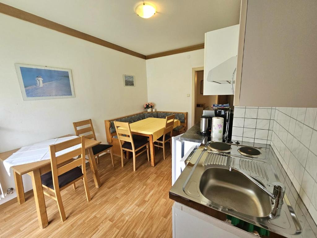Kuchnia lub aneks kuchenny w obiekcie Apartments Edenhof
