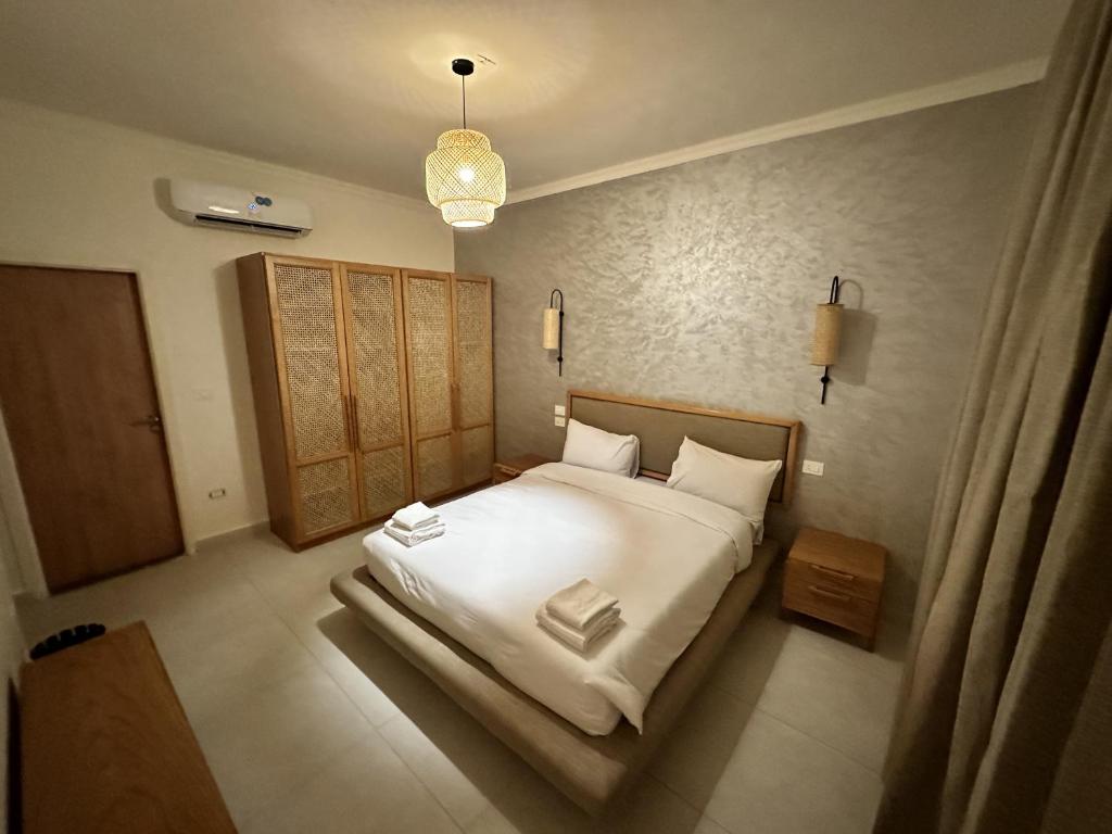 Postel nebo postele na pokoji v ubytování Ios Hotel & Village