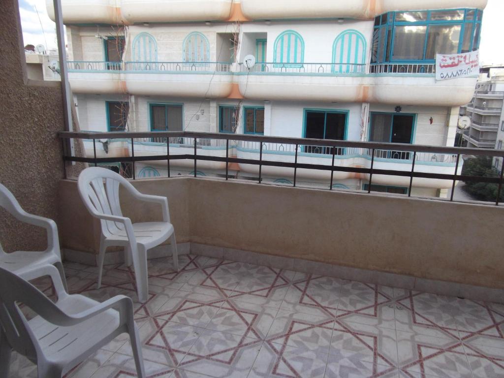 Balkón nebo terasa v ubytování Cosy apartment in AlNakheel beach Alexandria kilo 21 شقه رائعه بشاطىء النخيل الكيلو