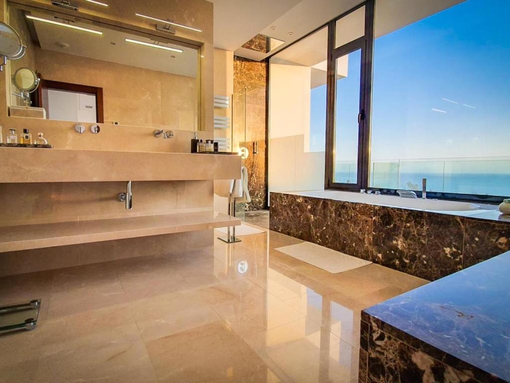 Fotografie z fotogalerie ubytování Luxury villa with Infinity pool v destinaci Benalmádena