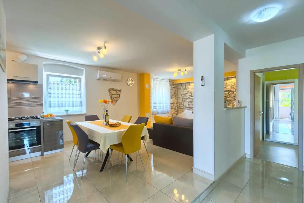 Kuchyň nebo kuchyňský kout v ubytování Apartment Viola ,2019