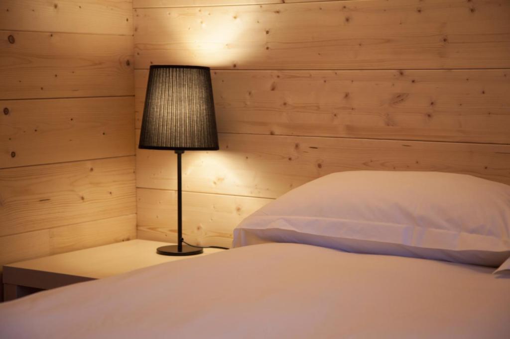 Postel nebo postele na pokoji v ubytování Orso Bianco Hotel & Chalet