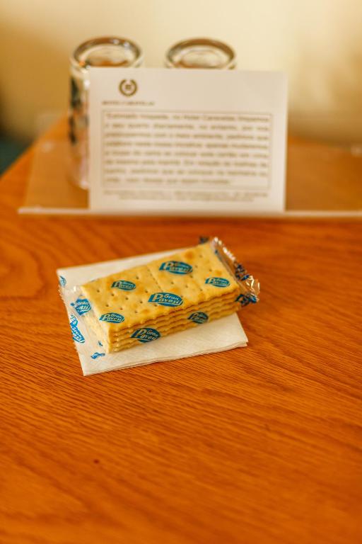 a box of food sitting on top of a table at Hotel Caravelas in Madalena