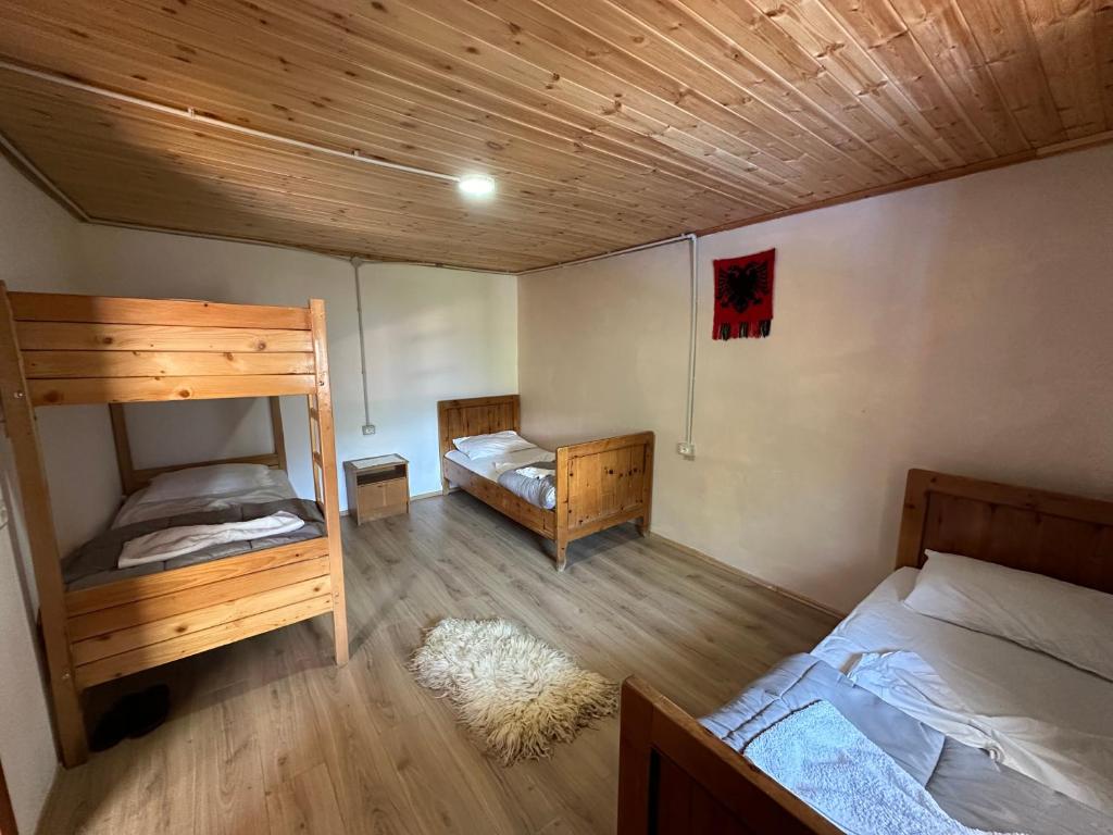 Postel nebo postele na pokoji v ubytování Guesthouse Kroni I Micanit