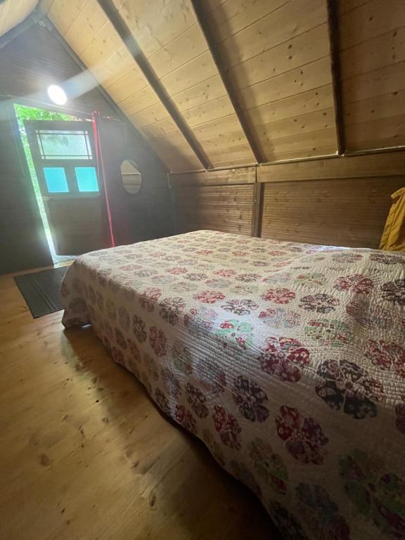 Postel nebo postele na pokoji v ubytování La fricassée