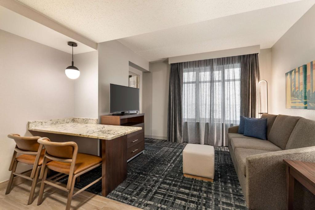 Homewood Suites by Hilton Washington, D.C. Downtown - Large King Room With Sofa Bed – Non-Smoking