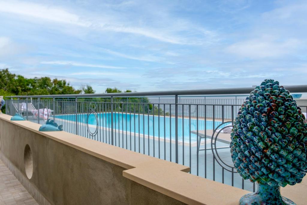 Bazén v ubytování Aurora View Resort nebo v jeho okolí