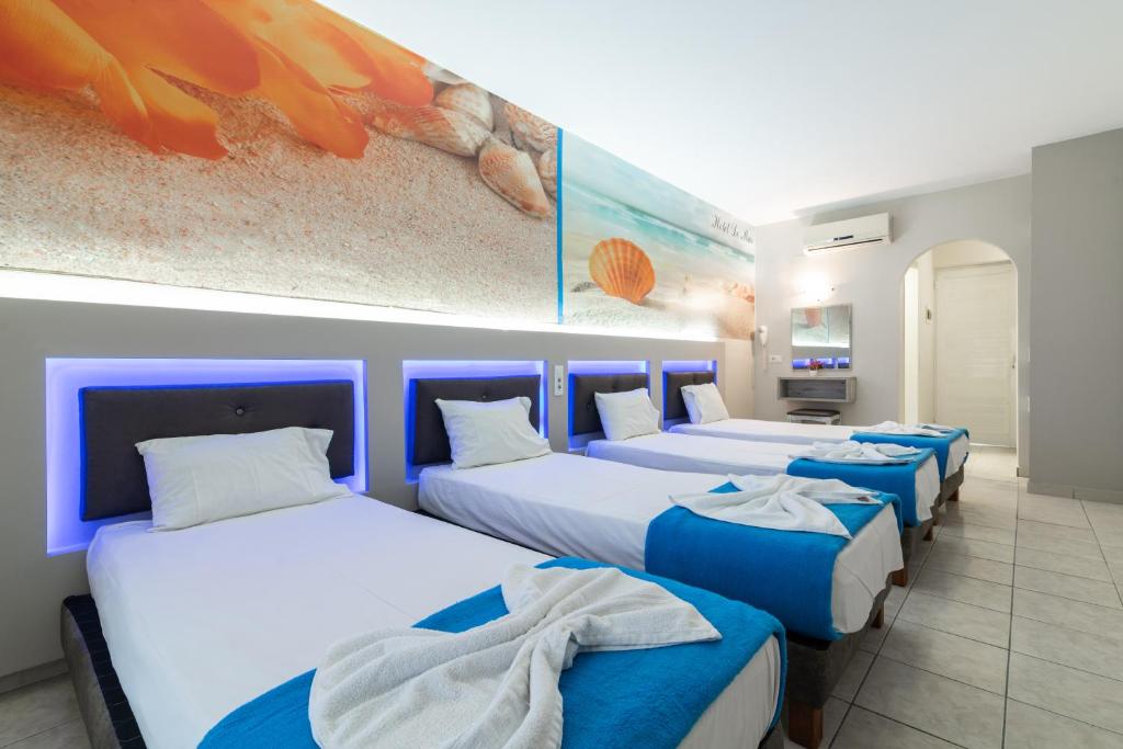 Postel nebo postele na pokoji v ubytování Savvas Hotel