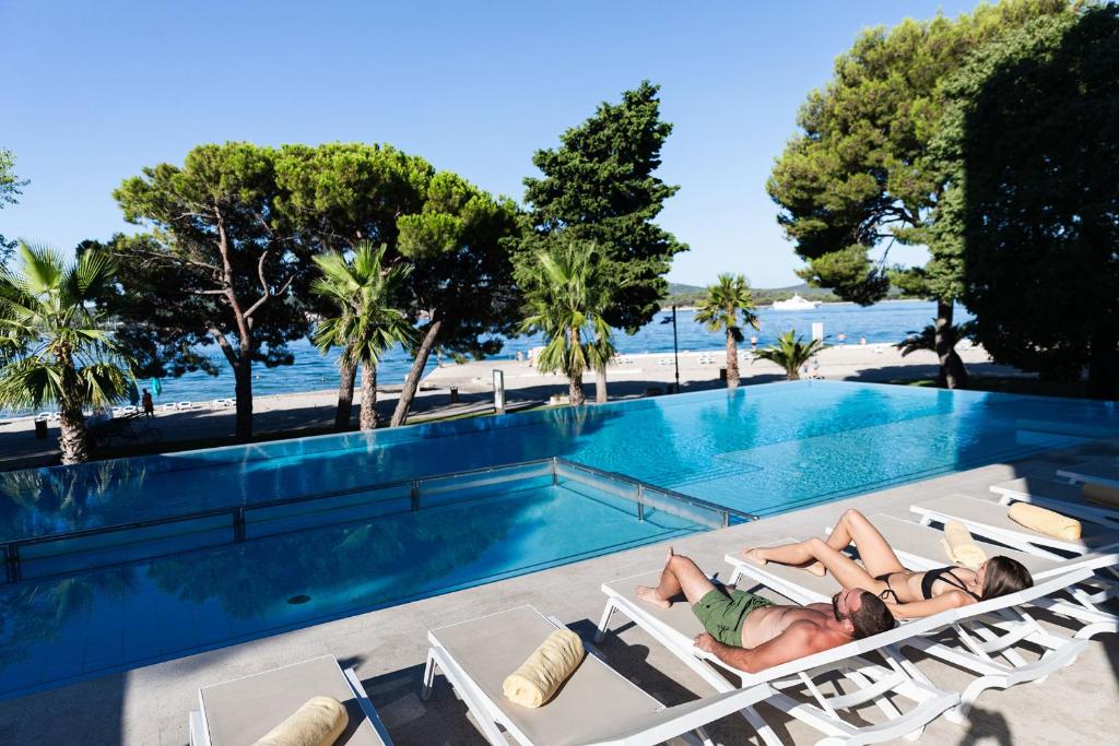 Bazén v ubytovaní Ilirija Resort Hotel Adriatic alebo v jeho blízkosti