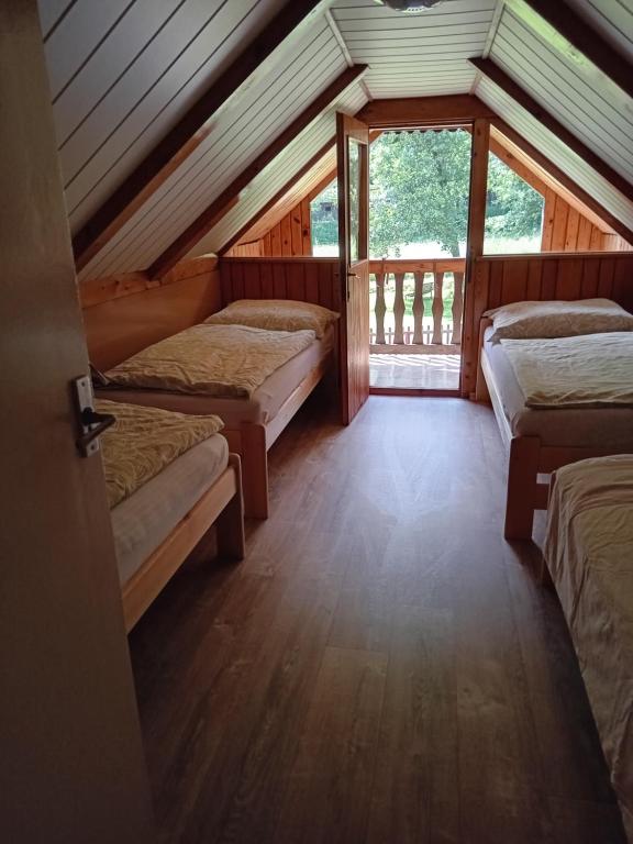 מיטה או מיטות בחדר ב-Chata Gerlinda