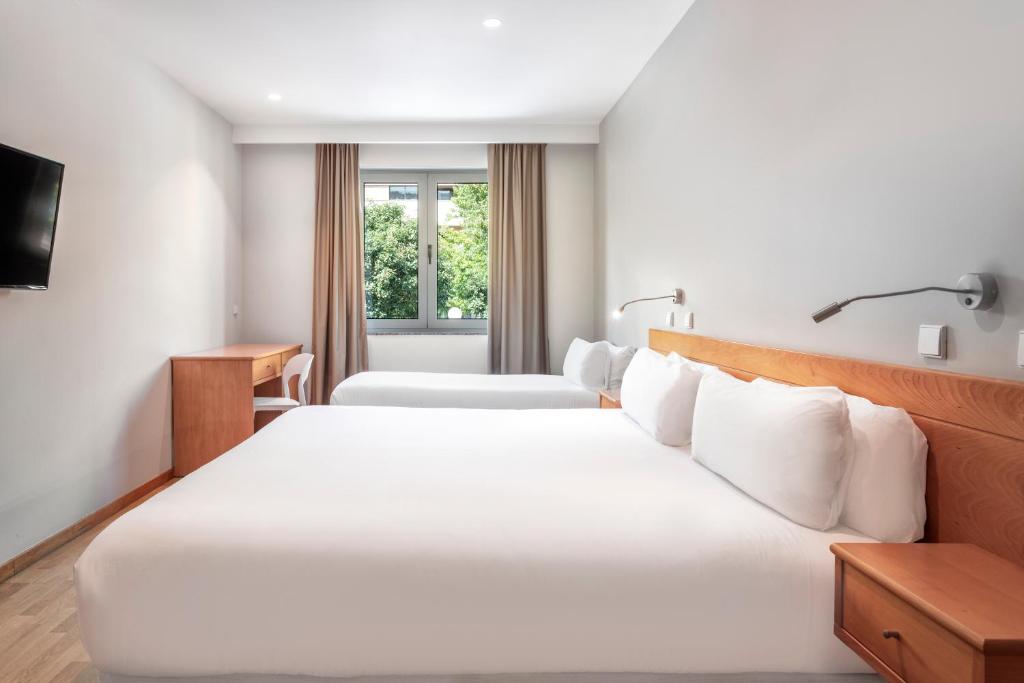 Postel nebo postele na pokoji v ubytování B&B HOTEL Braga Lamacaes