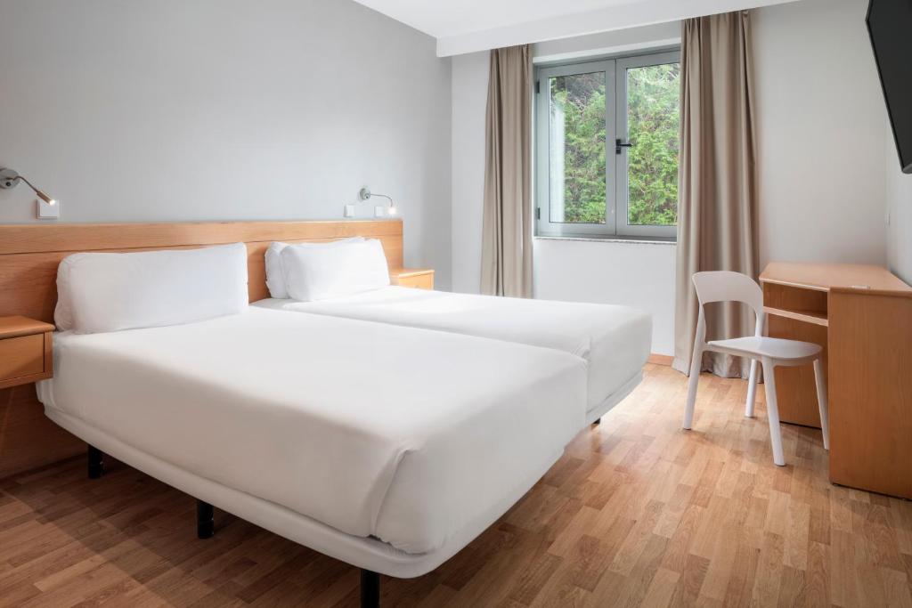 Postel nebo postele na pokoji v ubytování B&B HOTEL Braga Lamacaes