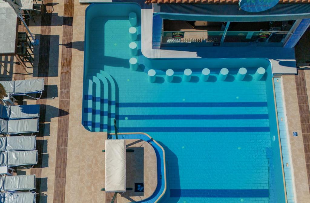Bazén v ubytování Savvas Hotel nebo v jeho okolí