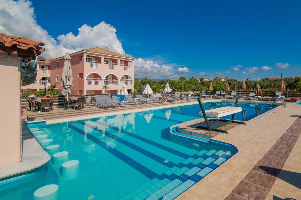 Bazén v ubytování Savvas Hotel nebo v jeho okolí