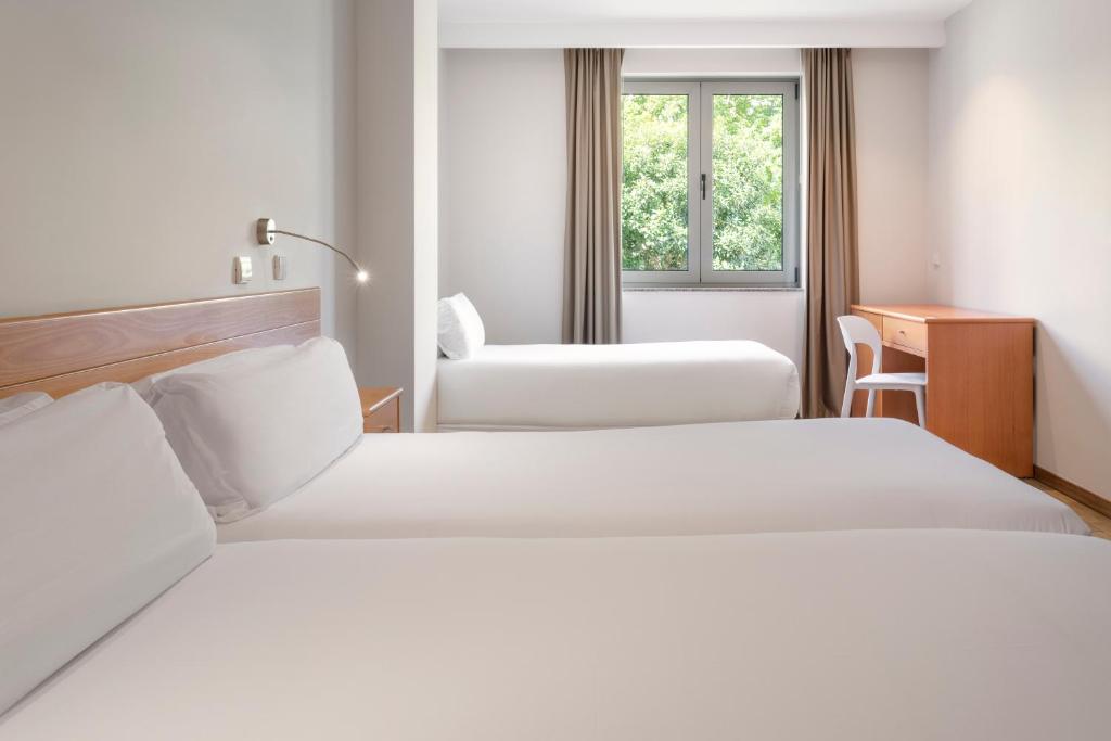 Postel nebo postele na pokoji v ubytování B&B HOTEL Braga Lamacaes