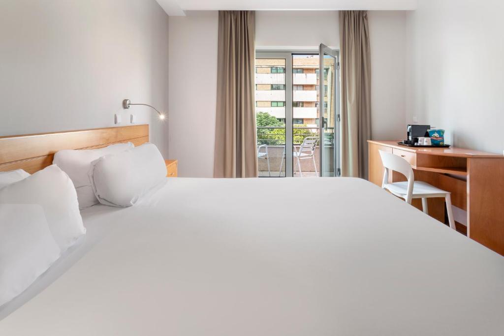 Postel nebo postele na pokoji v ubytování B&B HOTEL Braga Lamacaes